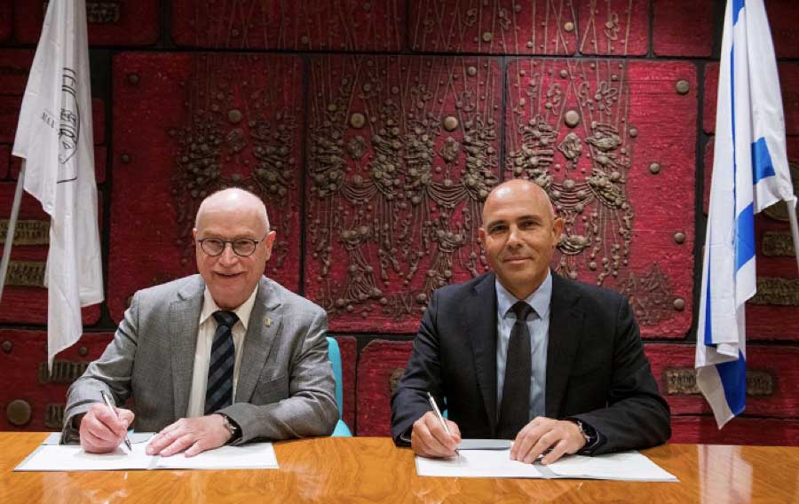(de gauche à droite) Martin Stratmann, président de la société Max Planck, et Alon Chen, président de l'Institut Weizmann