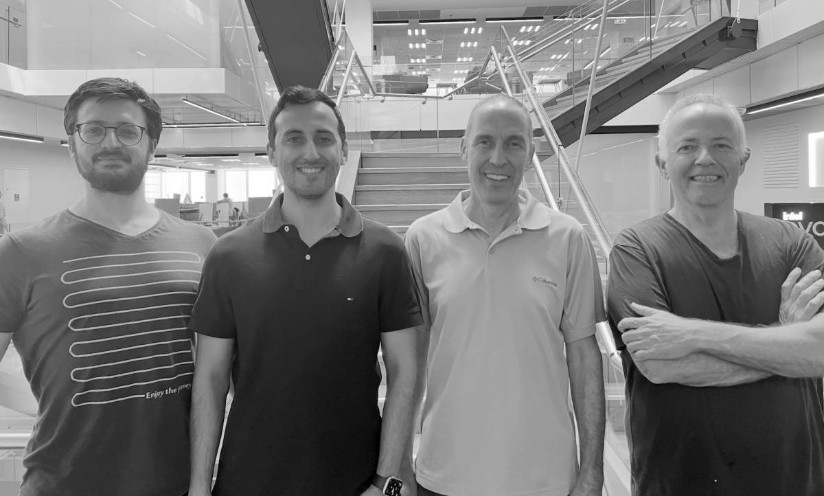 (de gauche à droite) Moshe Berchansky, Daniel Korat, Oren Pereg et Moshe Wasserblat / Intel Labs
