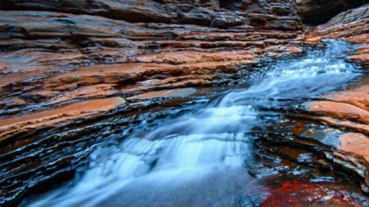 Les roches anciennes riches en fer de la région de Pilbara, dans le nord-ouest de l'Australie.