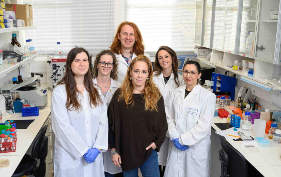 (g-d clockwise): Karin Goldberg, Einav Laser, Dr. Arseniy Lobov, Dr. Paola Antonello, Dr. Merav Shmueli and Prof. Yifat Merbl
