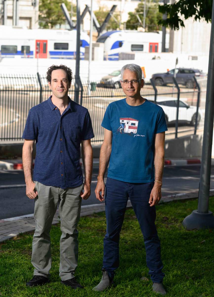 (g-d) Dr. Yuval Rosenberg and Prof. Ron Milo 