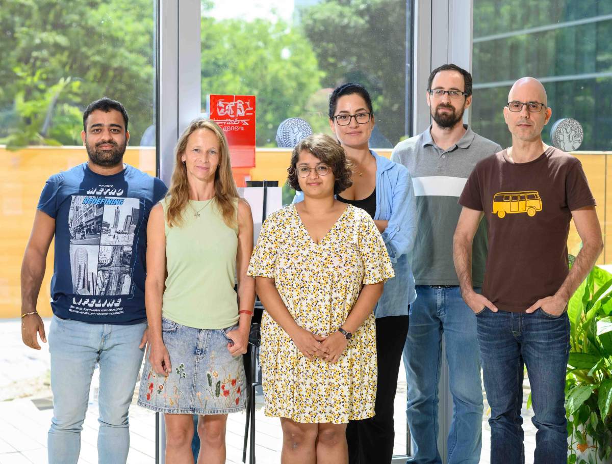 (g-d) Dr. Nityanand Bolshette, Dr. Marina Golik, Vaishnavi Dandavate, Dr. Yaarit Adamovich, Gal Manella, and Prof. Gad Asher
