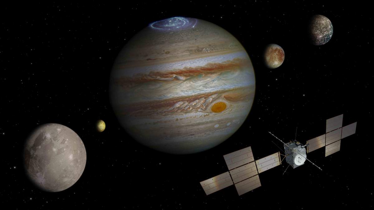 Illustration montrant le vaisseau spatial non habité JUICE à proximité de Jupiter (au centre). À droite : les lunes Callisto et Europa