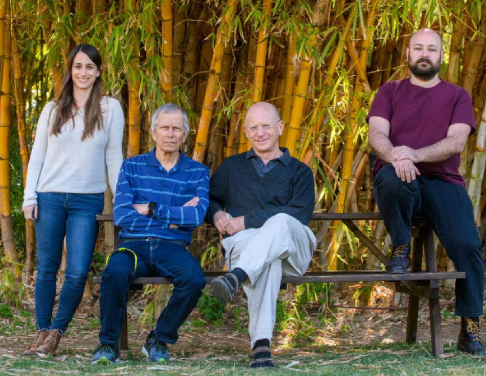 (de gauche à droite) Nirit Sukenik, le professeur Menahem Segal, le professeur Elisha Moses et Eyal Weinreb