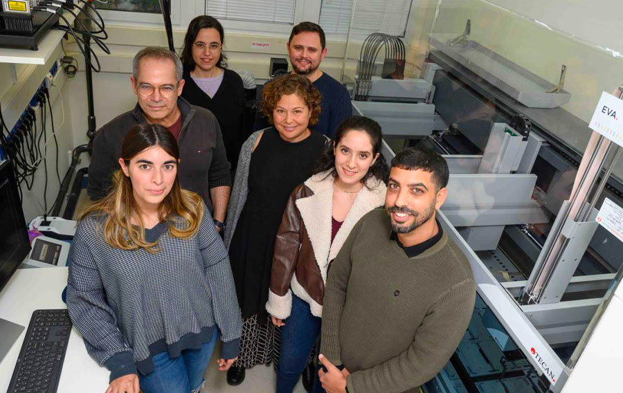 (de gauche à droite, sens de l’aiguille d’une montre) Rosario Valenti, Dr. Ehud Sass, Yeynit Asraf, Dr. Benjamin Dubreuil, Prof. Maya Schuldiner, Dunya Edilbi and Dr. Yotam David