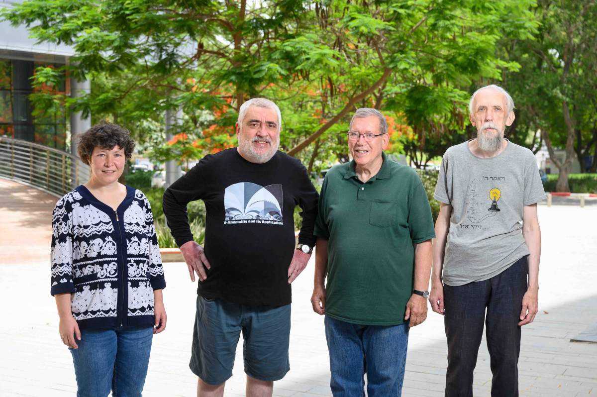 (g-d) Tatiana Smirnova, Prof. Sergei Yakovenko, Prof. Joel Sussman et Prof. Victor Vasilyev. Un espace sûr pour les scientifiques